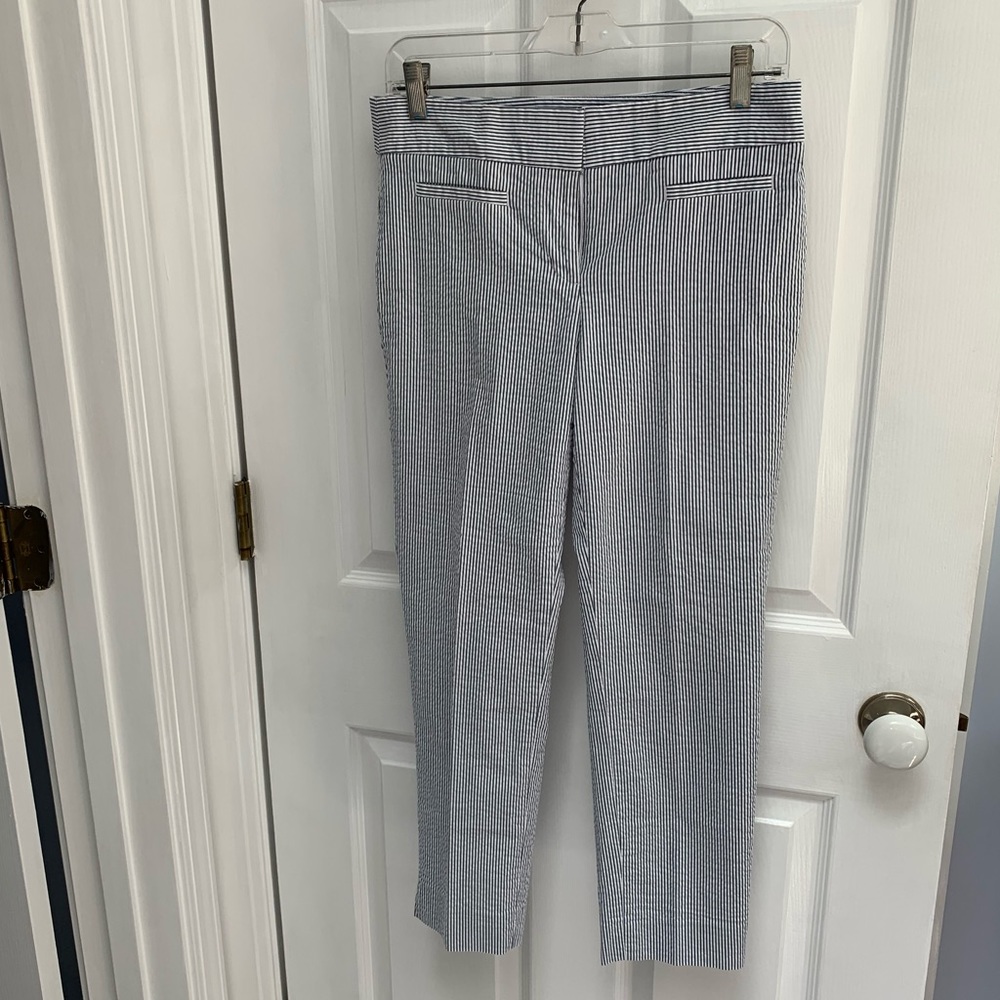 NWOT Ann Taylor Crop Leg Pant. Seersucker blue
